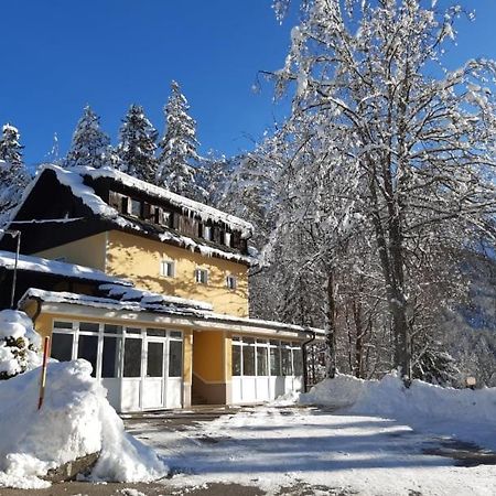 Rooms Barovc By The Lake Jasna Kranjska Gora Extérieur photo The station building in 2013