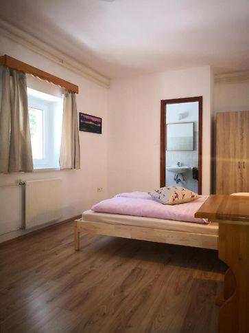 Rooms Barovc By The Lake Jasna Kranjska Gora Extérieur photo A room at the hostel