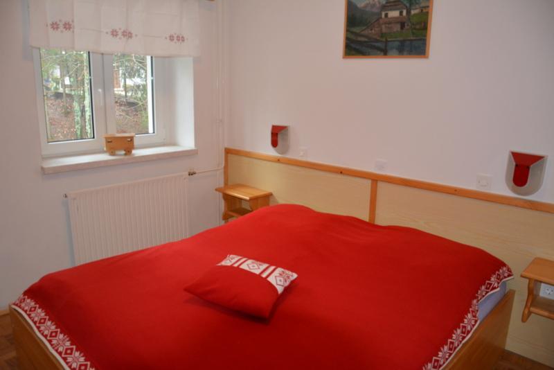 Rooms Barovc By The Lake Jasna Kranjska Gora Extérieur photo A typical bedroom in a German youth hostel